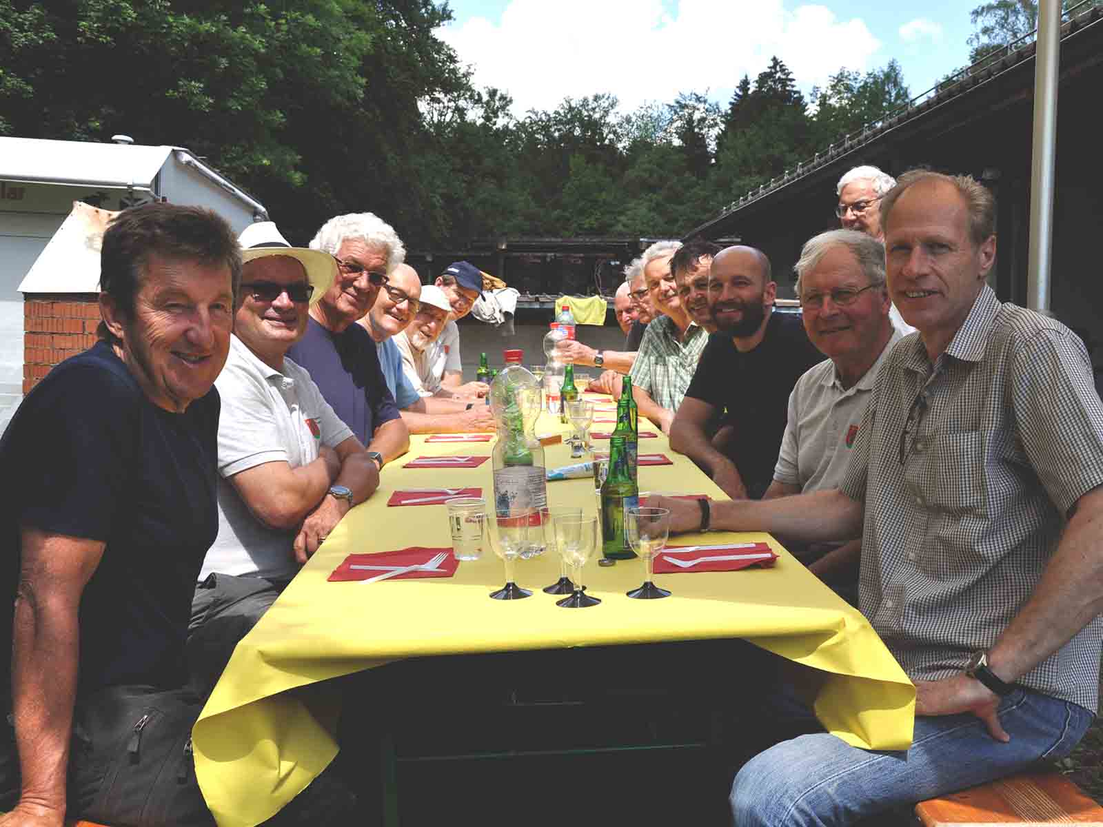 Am Ende des (Arbeits-) Tages geht es beim Verschönerungsverein Höngg auch um das gesellige Zusammensein.