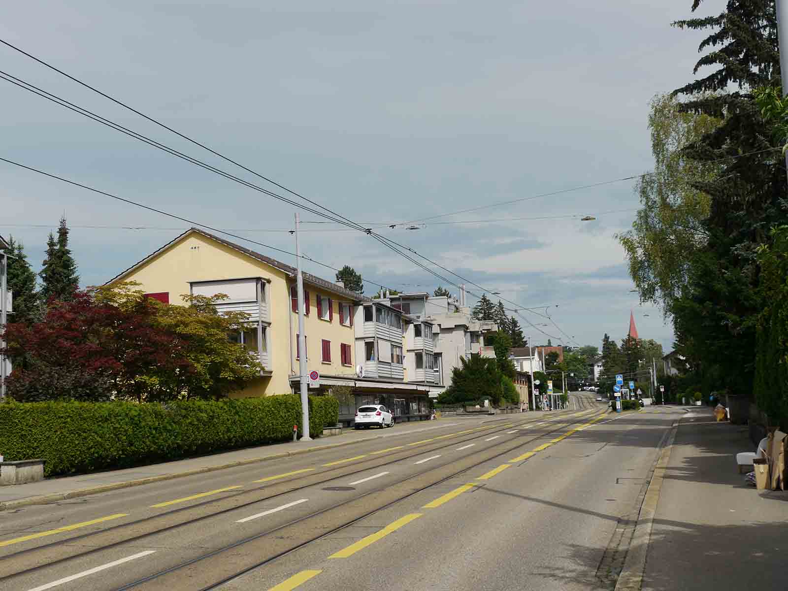 Ab 2. Juli bis Mitte Dezember wird die Limmattalstrasse ab Wartau bis Winzerstrasse saniert. Die Geschäfte bei der Wartau bleiben immer erreichbar.
