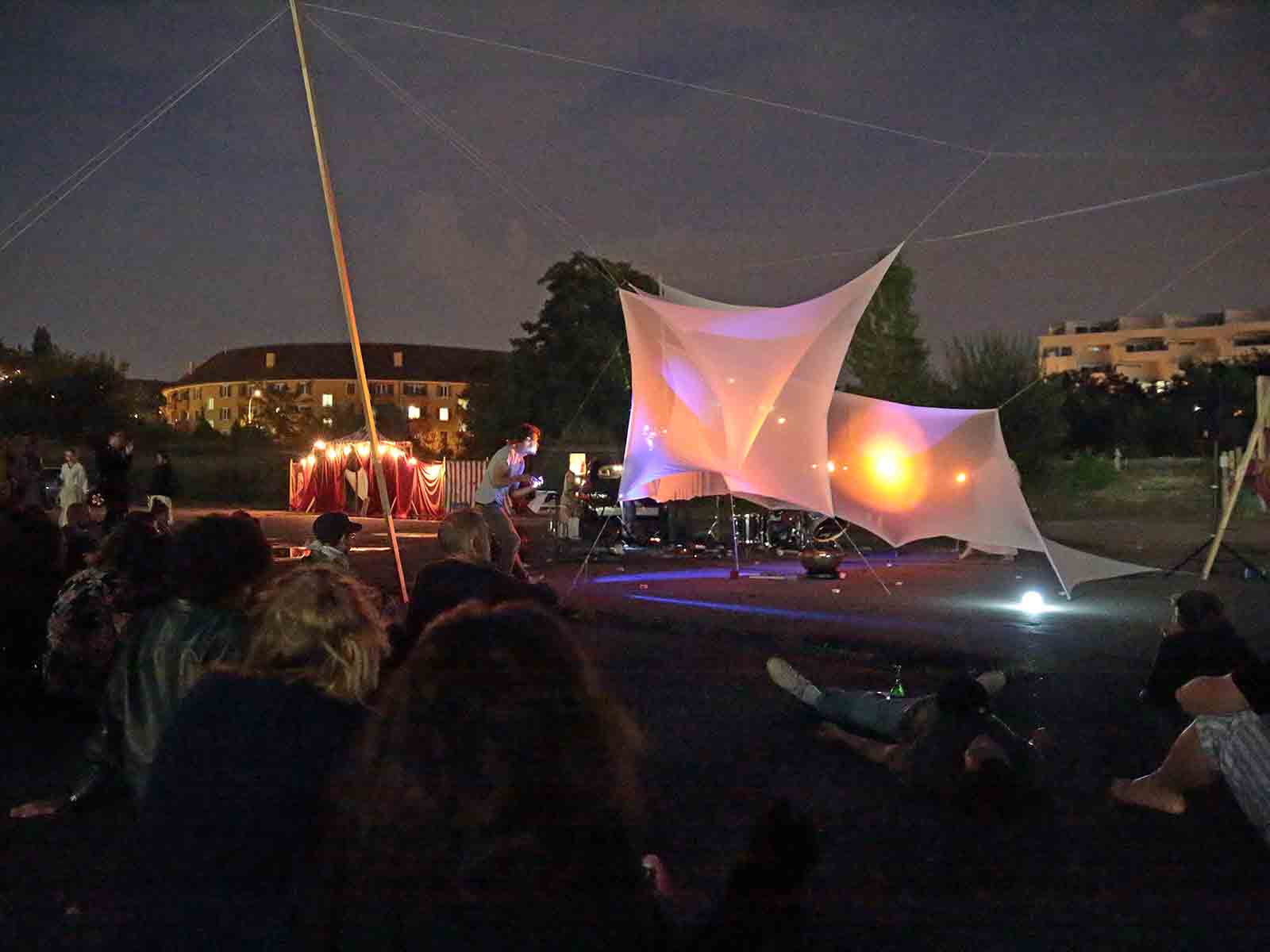 Zeitraum: Performance mit Tanz, Licht und Musik