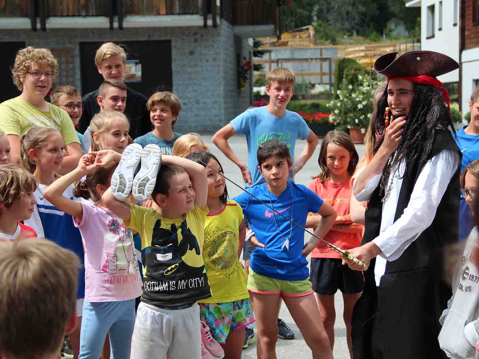 Zusammen mit Jack Sparrow suchten die Cevis nach Elizabeth und besiegten Captain Barbossa. (Foto: zvg) Cevi_2