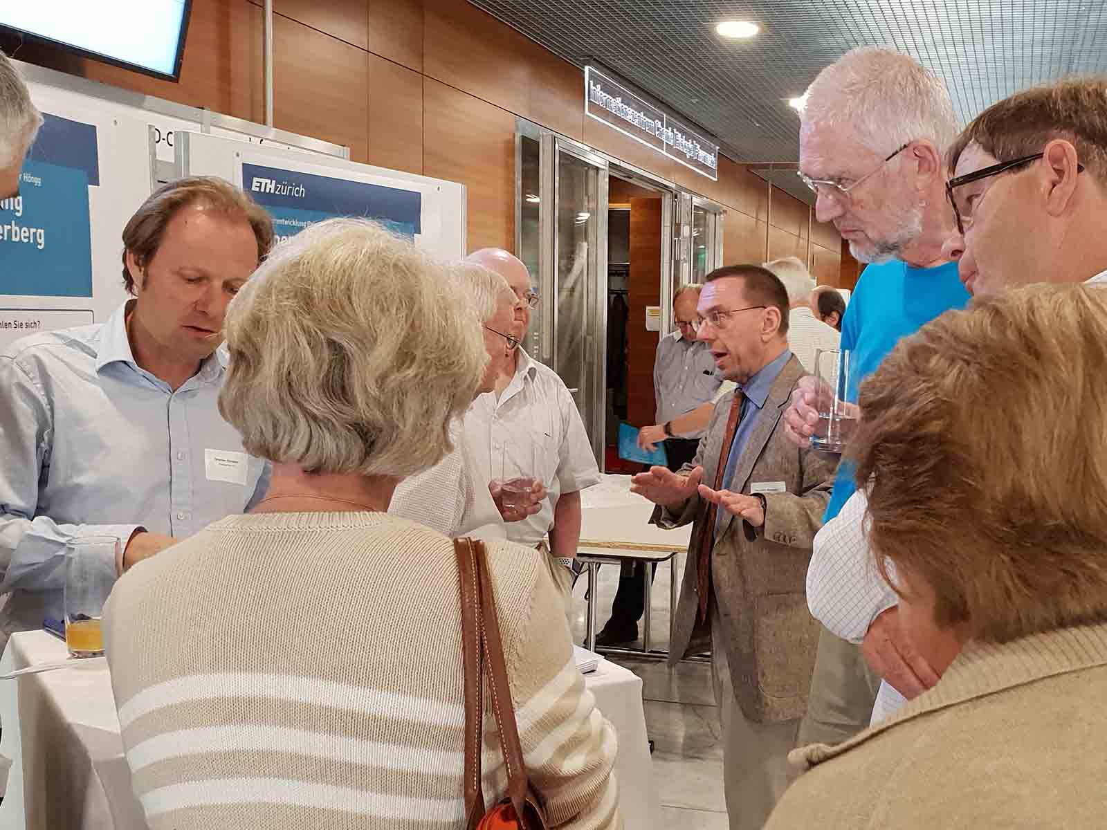 An den «Marktständen» standen die Verantwortlichen des Projektes «ETH Campus Hönggerberg 2040» ausführlich Rede und Antwort.