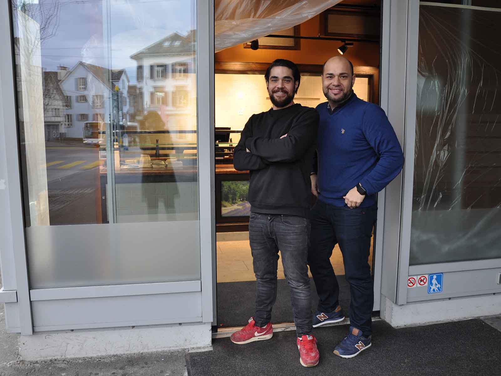 Domenico (rechts) und Giuseppe Benenati bringen frischen Wind in die Gastroszene Höngg.