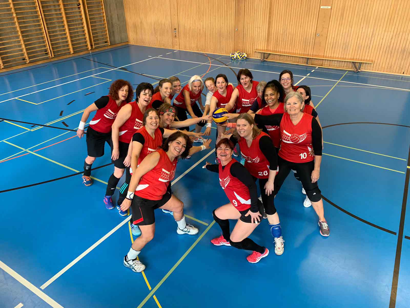 Die Damen des Volley Höngg richteten einen fröhlichen und spannenden Turniertag aus.