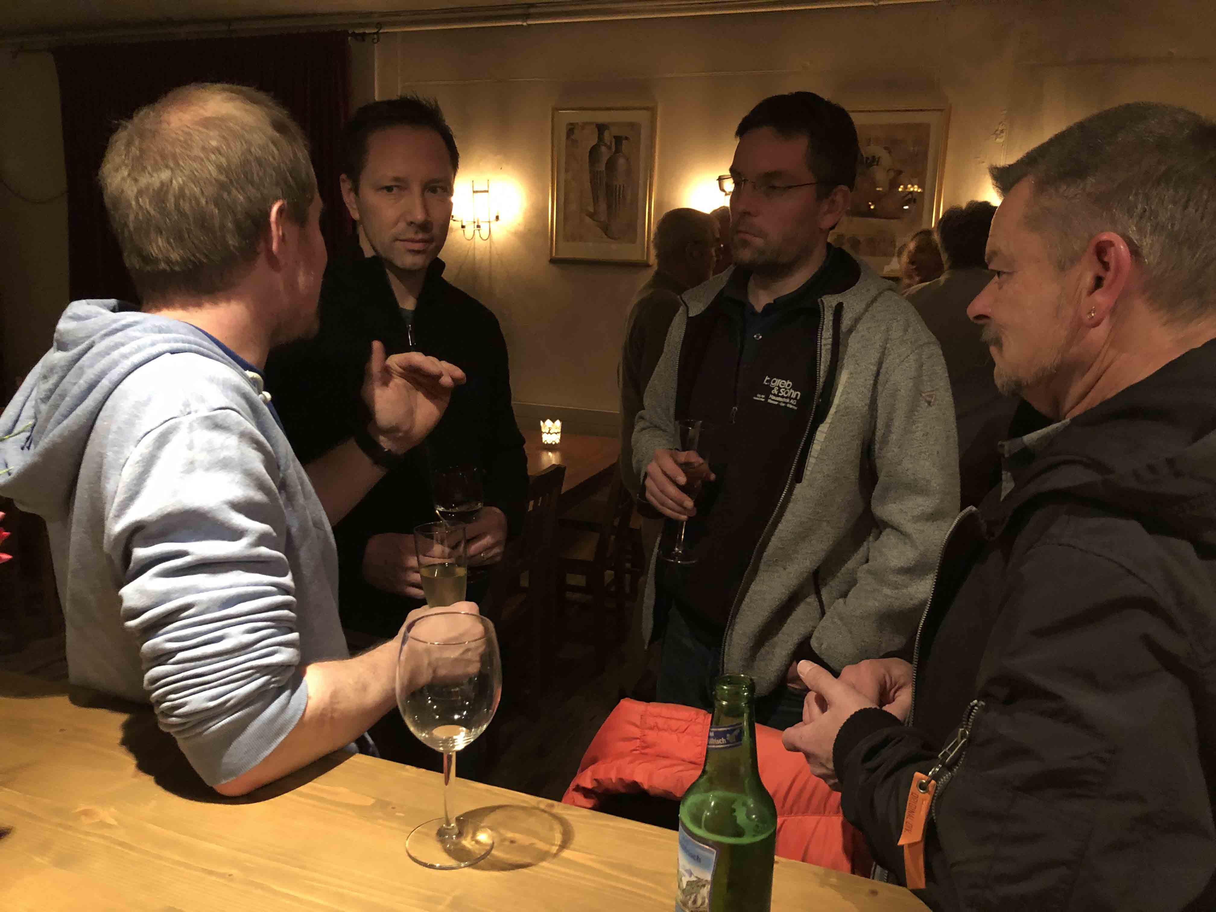 Gute Gespräche am HGH Neujahrs-Apéro.