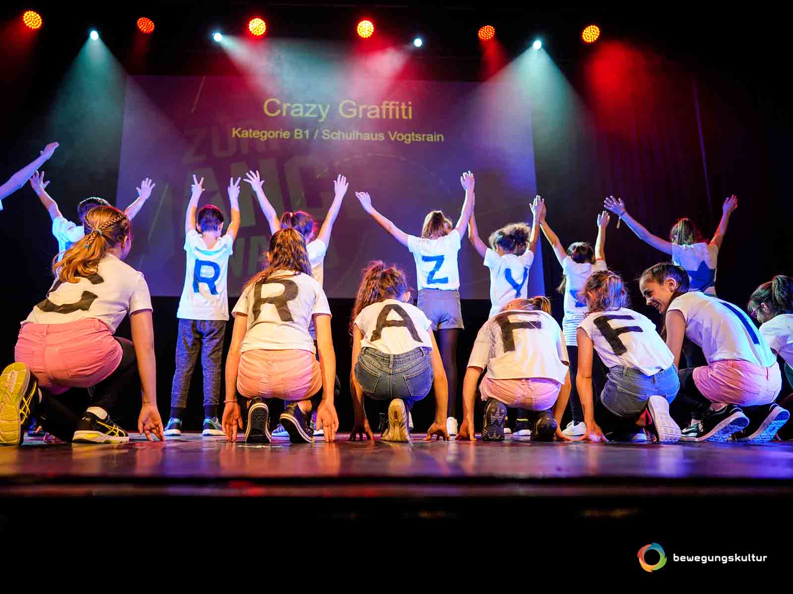Die Gruppe «Crazy Graffiti» zeigt, was sie drauf hat.