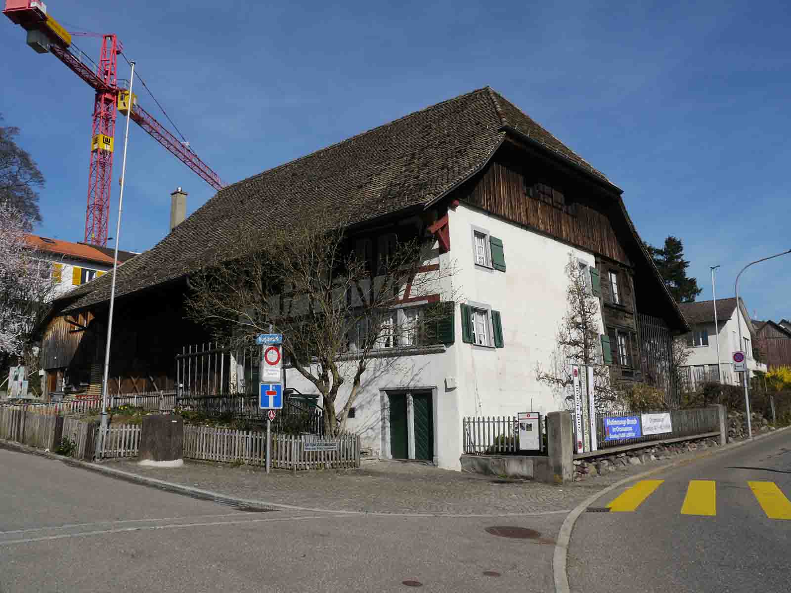 Wurde einst fast abgerissen: Das Haus «Zum Kranz», 1506 erstmals schriftlich erwähnt, heute Heimat des Ortsmuseums Höngg.