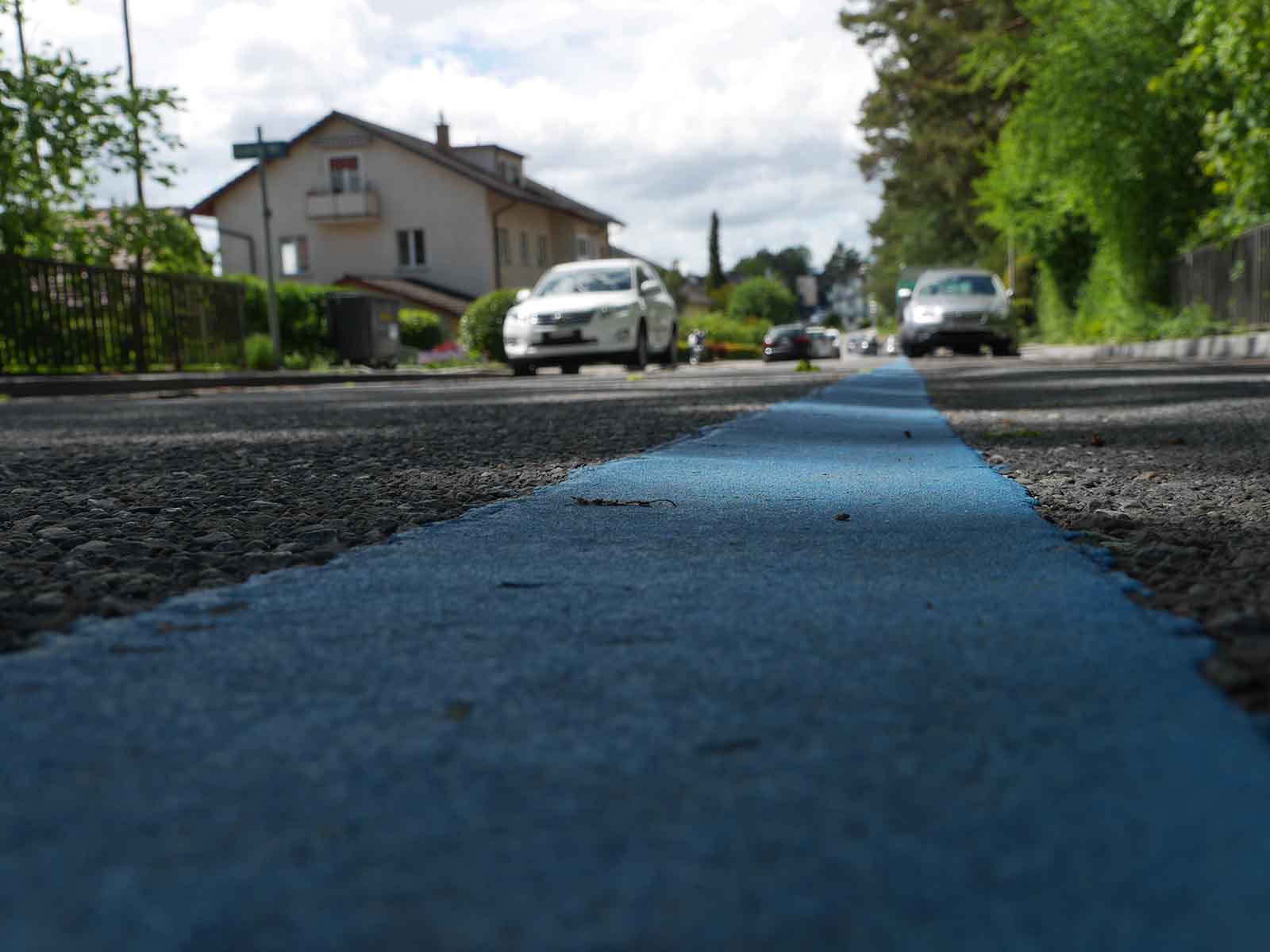Zum Ärger vieler Anwohner*innen sollen rund die Hälfte der Parkplätze in der blauen Zone verschwinden.