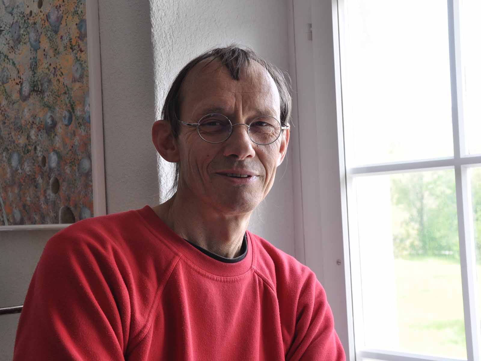 Der Künstler Peter Ruggle stellt seine Bilder beim «Höngger» aus.