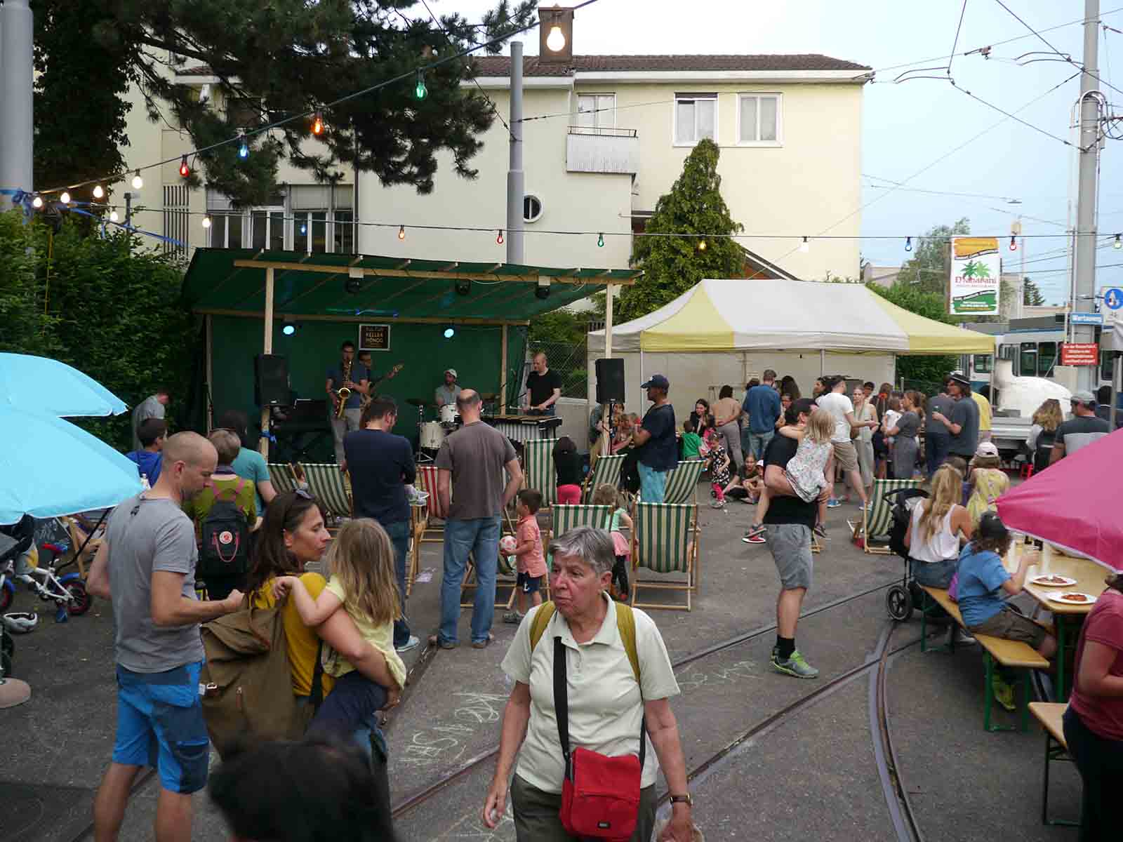 Freitagabend, der Pizza-Ofen lief heiss und auf der Bühne wurde am Open-Mic cooler Sound geboten.