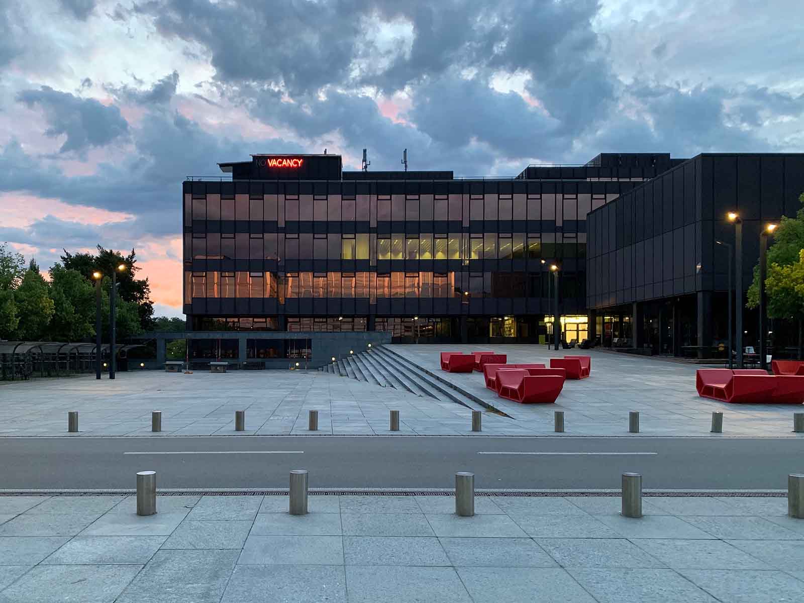 Auf der Terrasse des HIL Gebäudes auf dem Campus der ETH Hönggerberg ist eine Wohnung frei - zu Forschungszwecken.