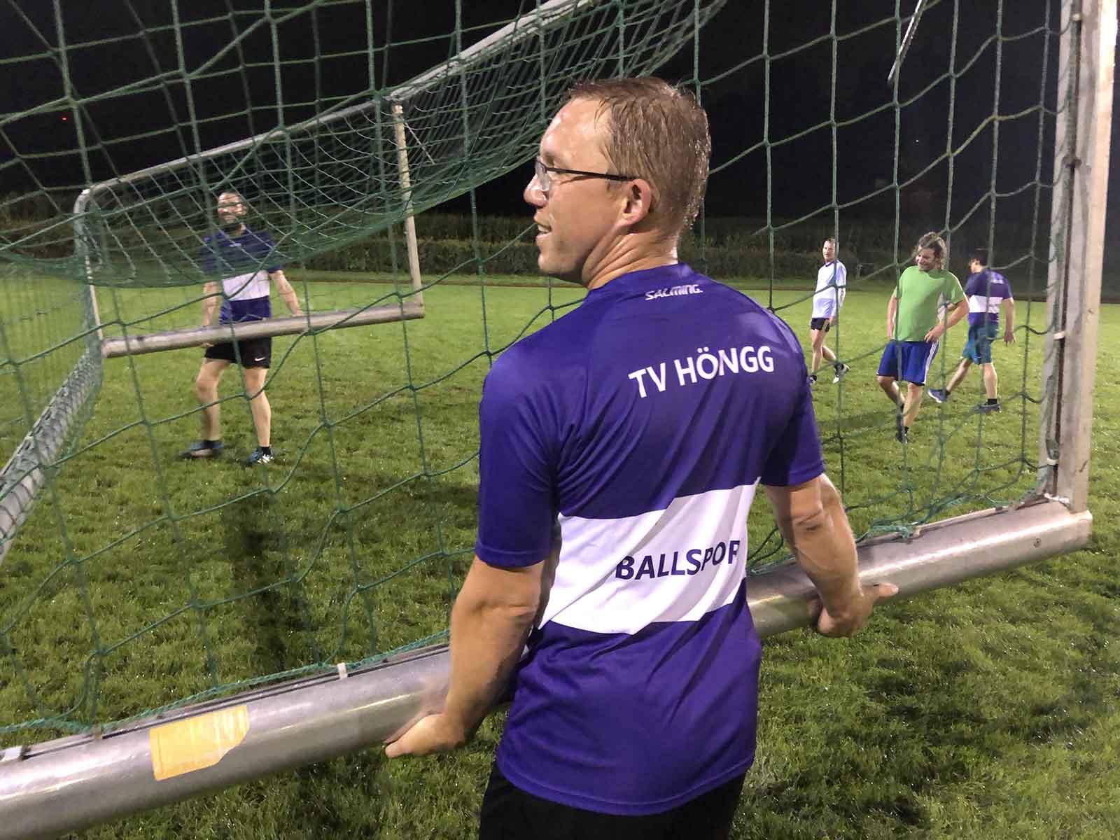 Vielseitige Ballsportler, im Sommer auf dem Turnplatz, im Winter in der Halle.