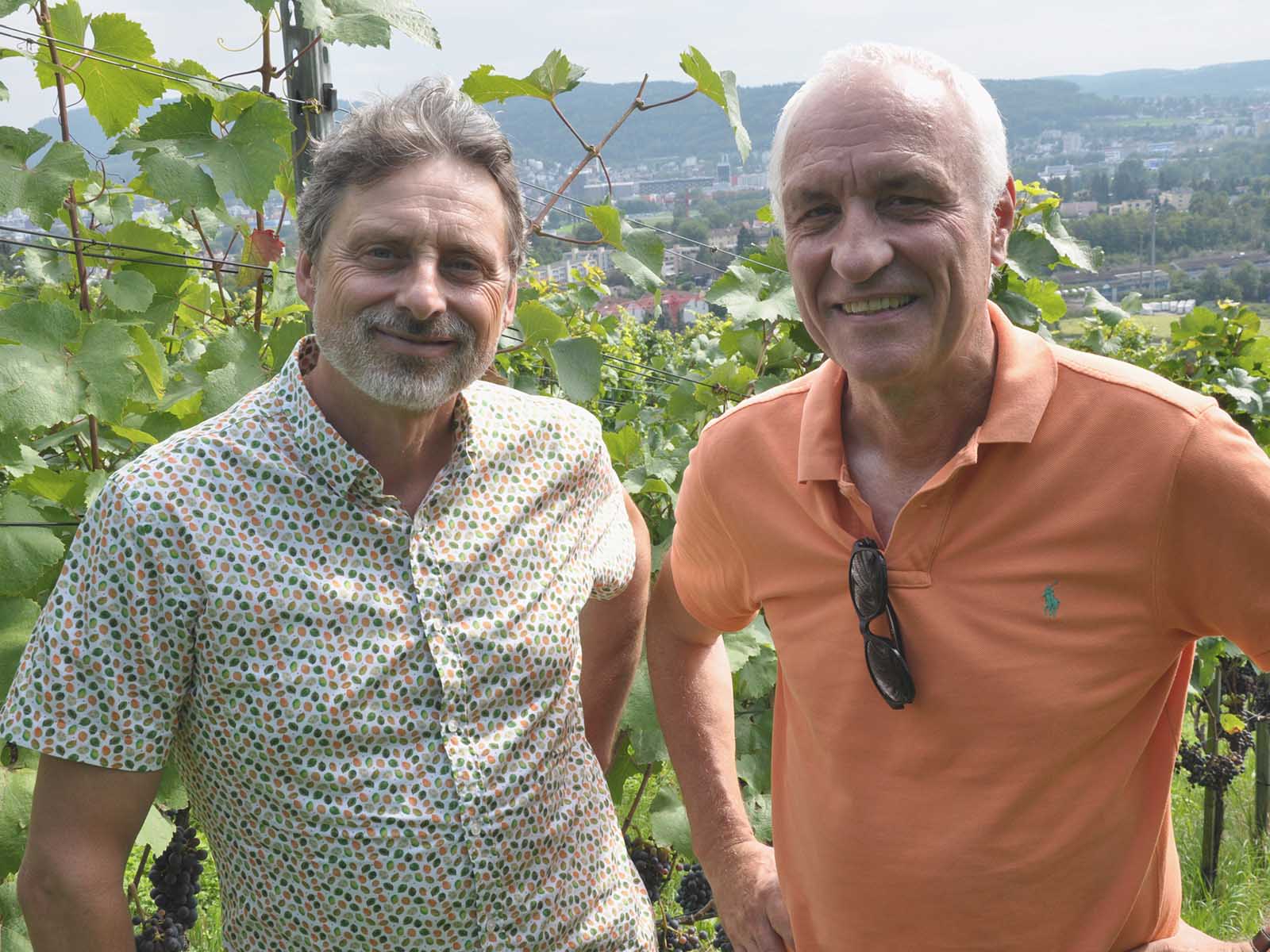 Rico Dettling und Markus Matzner in ihrem Rebberg in Weiningen.