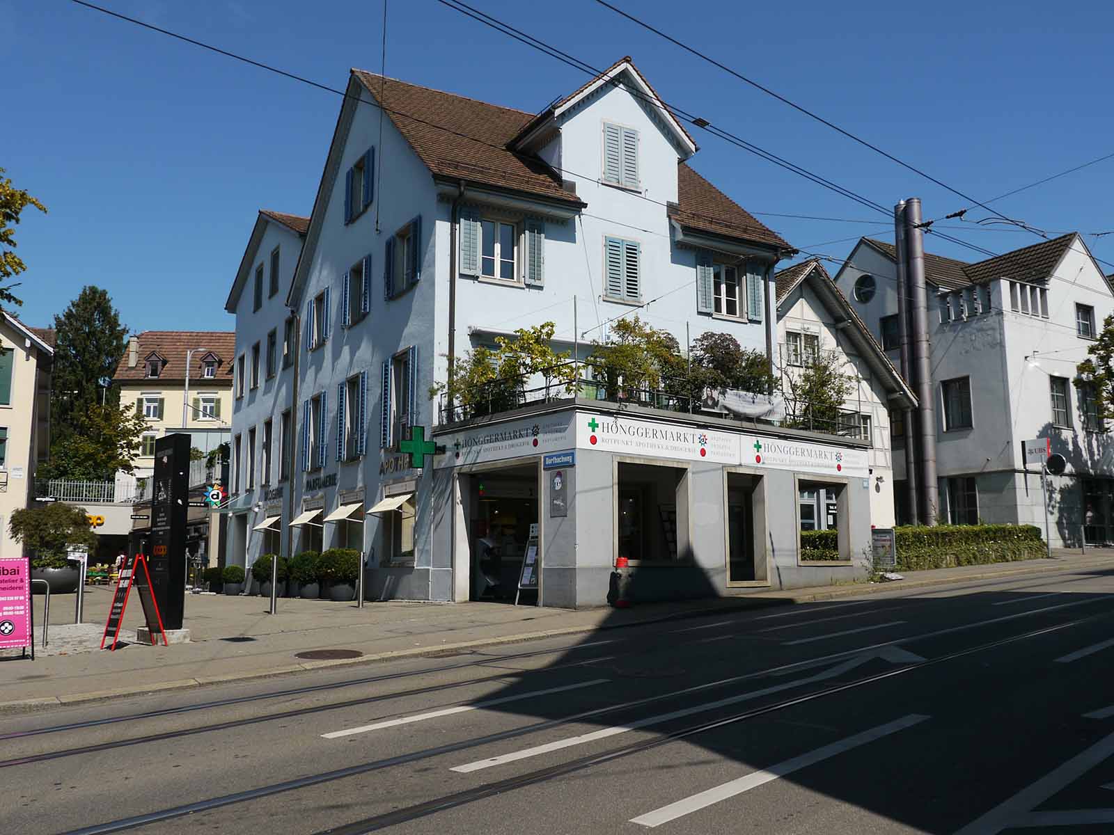 Schliesst Ende September: Die Apotheke Drogerie Parfümerie Hönggermarkt.