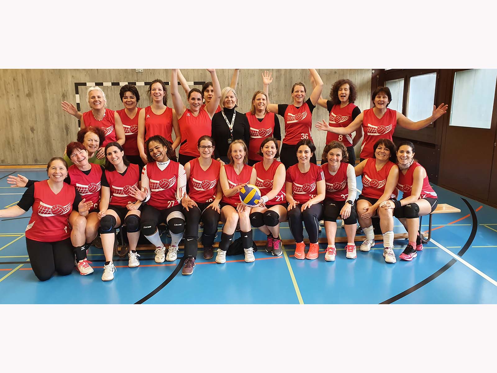 Die glücklichen Volleyballerinnen nach einem erfolgreichen Turniertag.