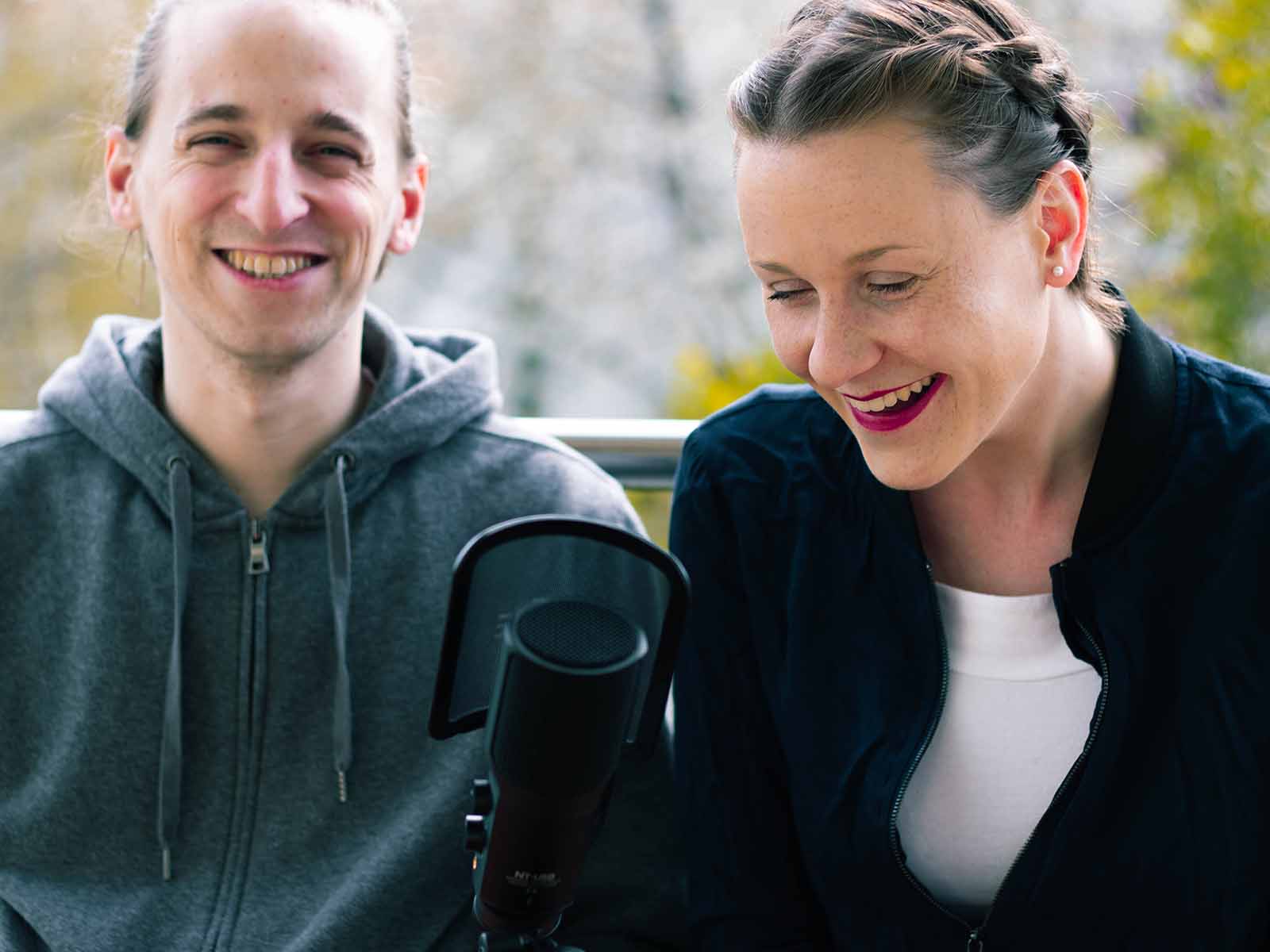 RapNose und J.Burger bei einer Live-Aufzeichnung ihres Podcasts.
