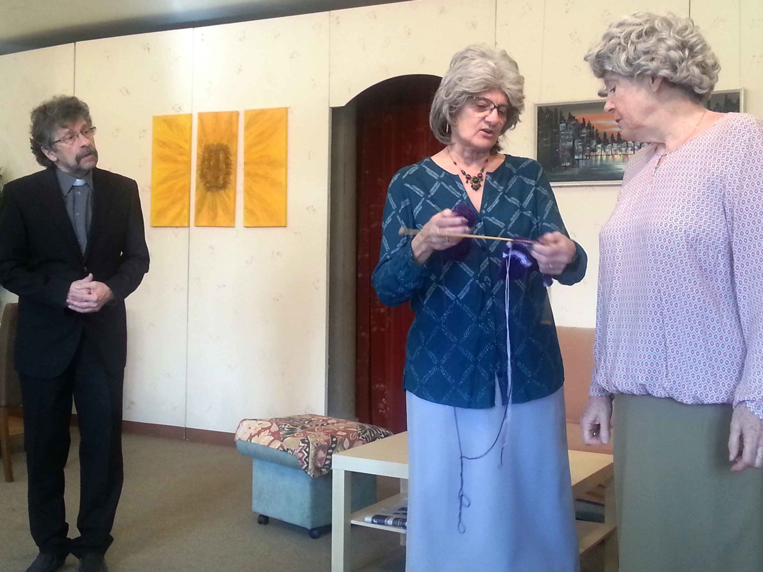 Pfarrer alias Bruno Niklaus, Rosa Seiler alias Silvia Senn, Leni Sager alias Claire Weyermann.