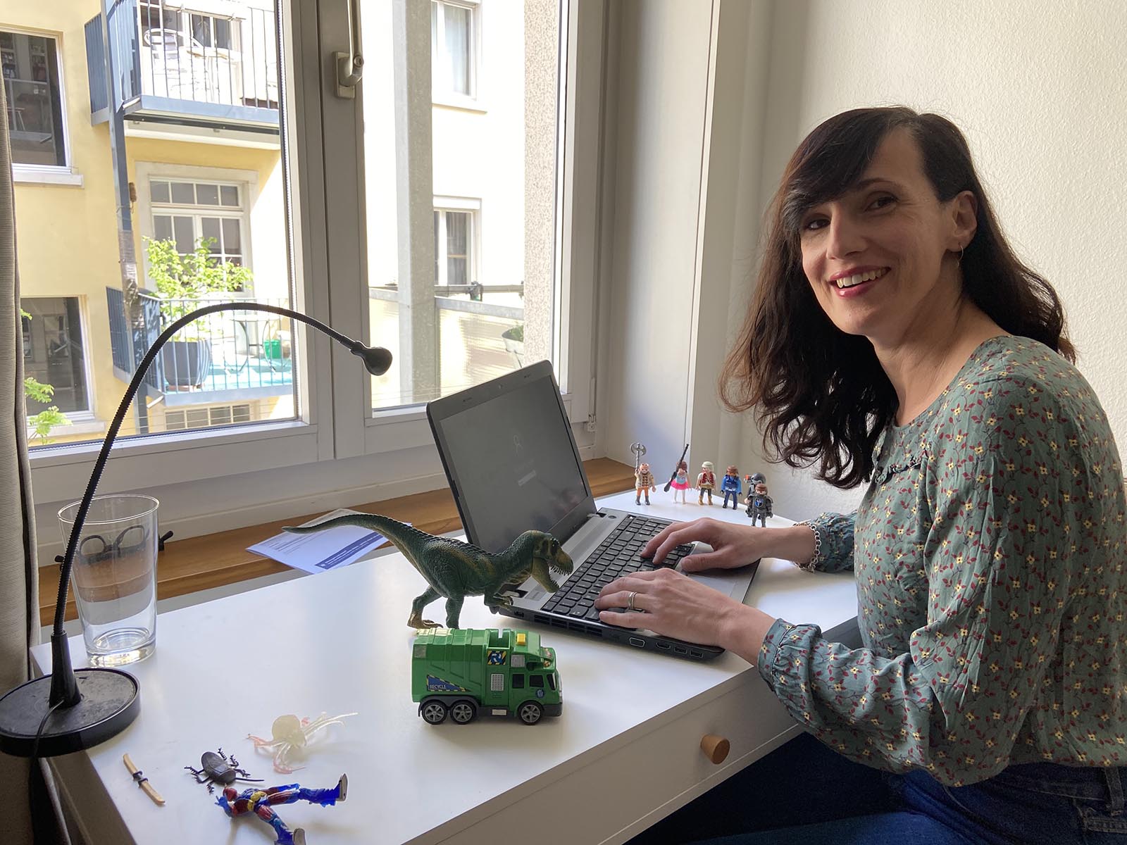 Natasa Karnath, Geschäftsleiterin der Genossenschaft Zeitgut Zürich Höngg-Wipkingen, im Homeoffice.