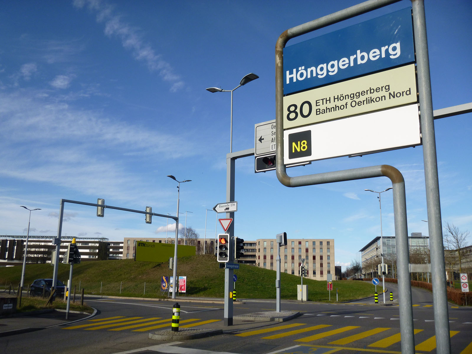 Bushaltestelle Hönggerberg, Tatort, wo das Mädchen sass.