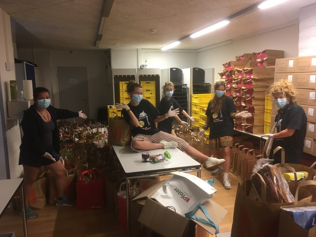 Mitglieder der Katholischen Kirche bei einem Einsatz für das Hilfsprojekt "broken bread" von Schwester Ariane.