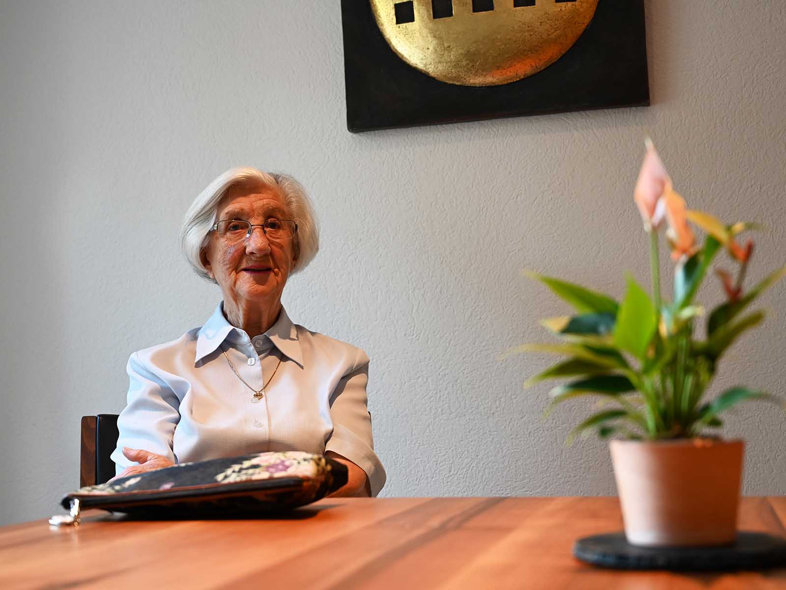 Eine familiäre Atmosphäre innerhalb des Altersheims trägt viel zum Wohlbefinden bei.
