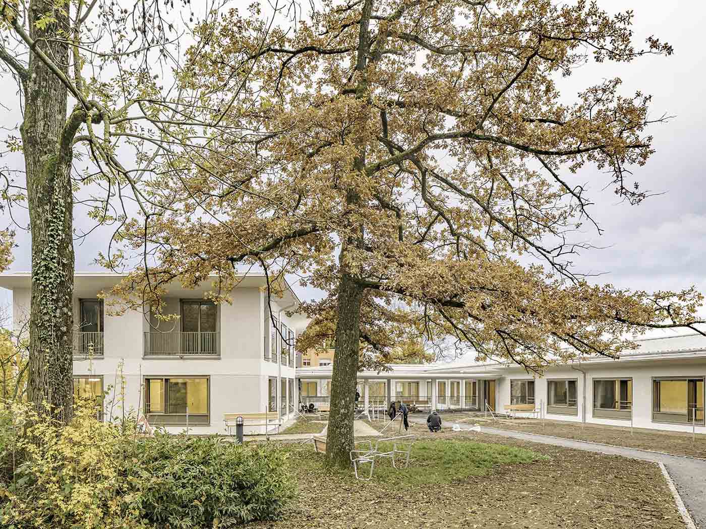 Pflegezentrum Zürich Bombach, Haus B, Blick zur Eingangszone.