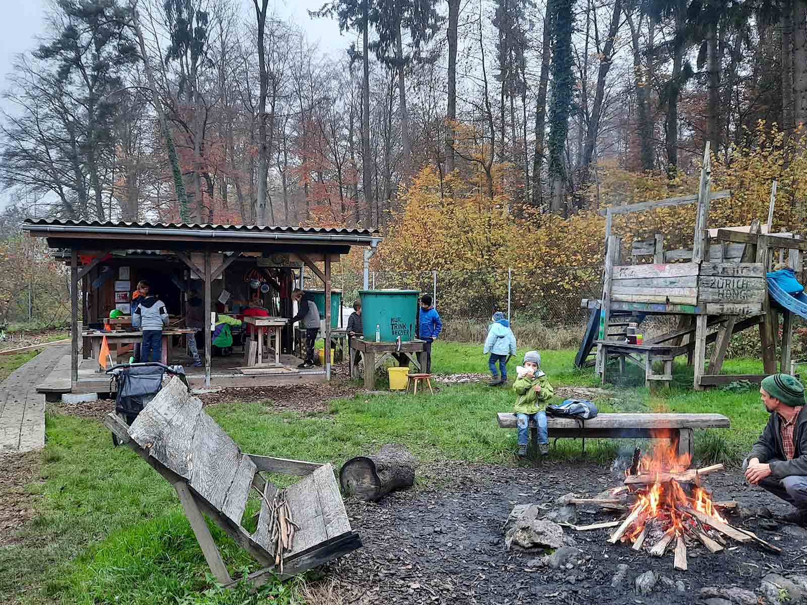 Der Bauspielplatz ist bei den Kindern sehr beliebt.