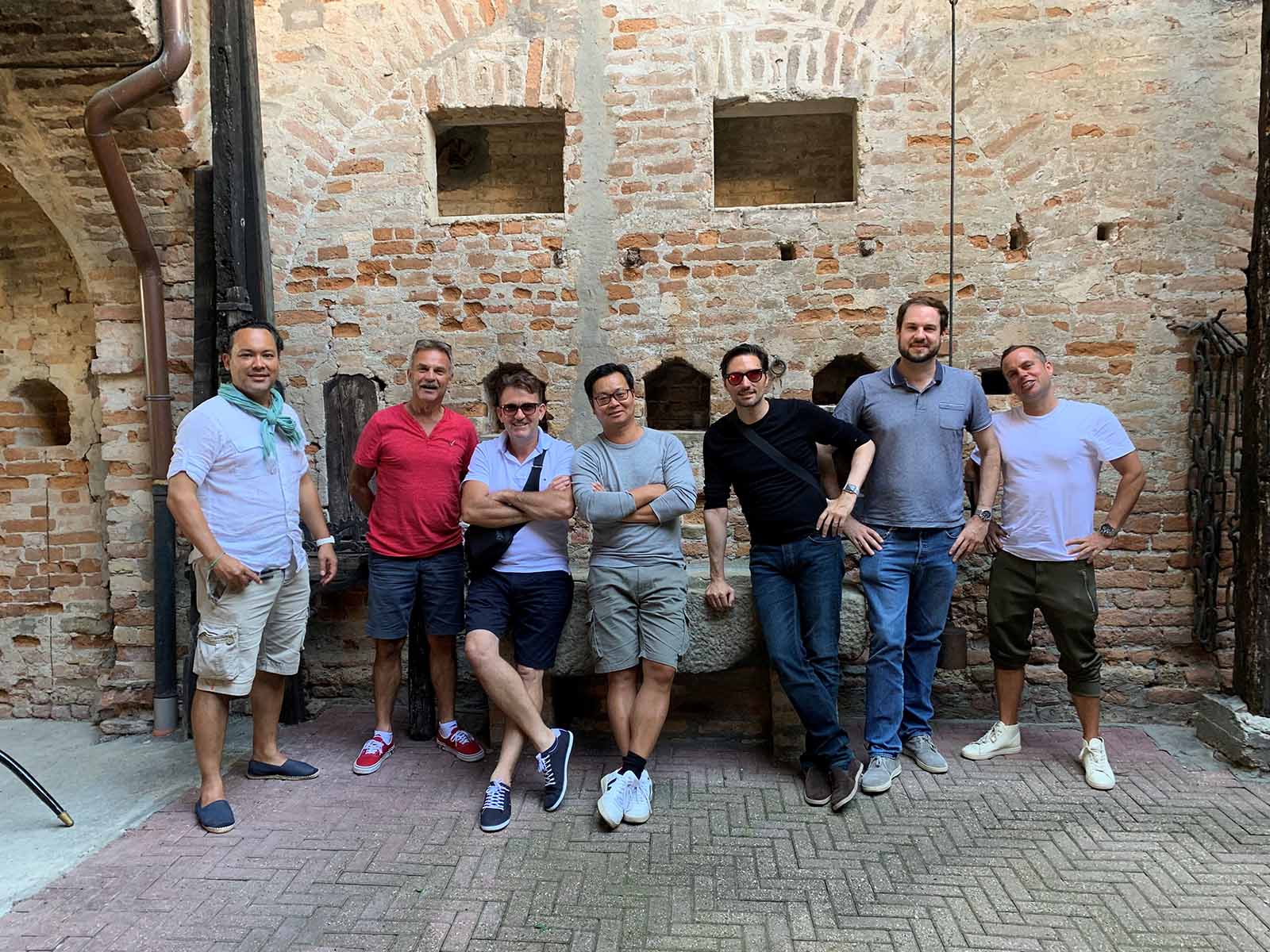 Winzer Chuchi Reise 2019 ins Piemont bei einer Weindegustation im Barologebiet.