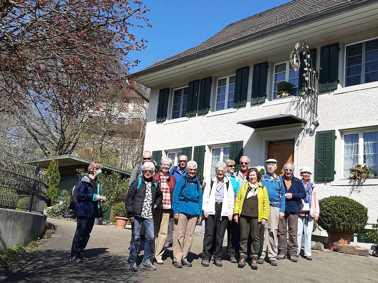 Die erste Wandergruppe in Mörsburg