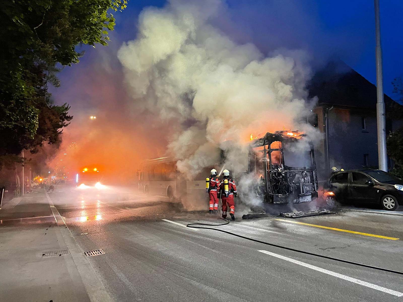 Einsatz der Berufsfeuerwehr an der Winzerstrasse in Zürich Höngg.