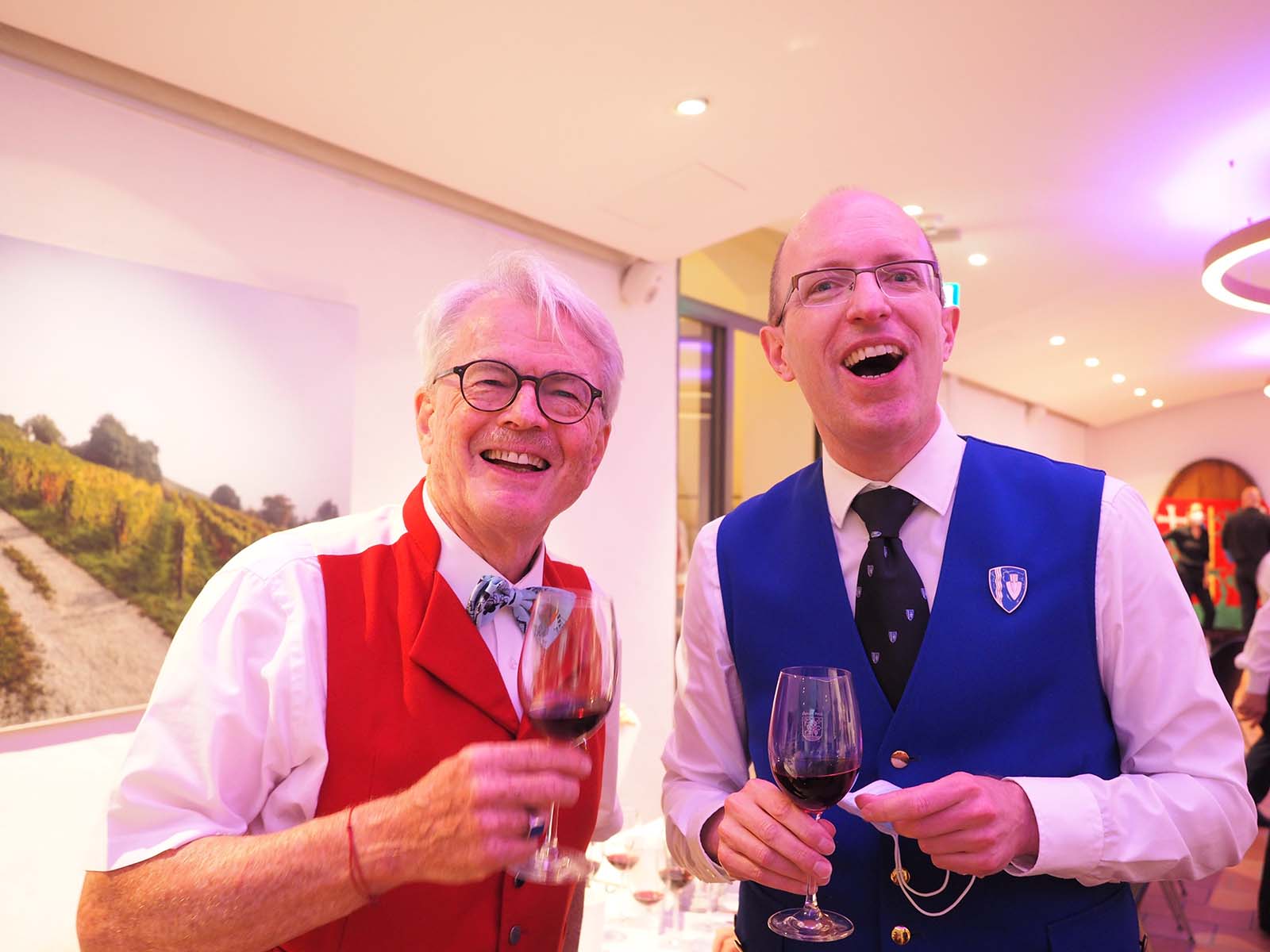 Der Höngger Zünfter Peter Aisslinger (links) mit dem Schwamendinger Zunftmeister Pascal Pauli.