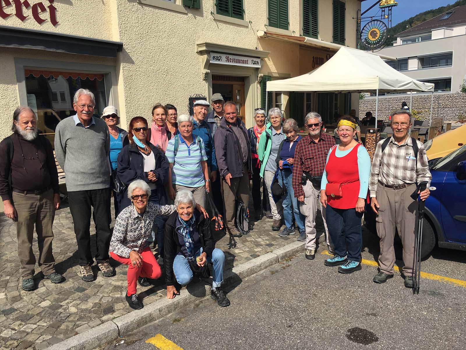 Am Ende der Wanderung war die Gruppe bereit für das Mittagessen im Restaurant Löwen/Niederwenigen.
