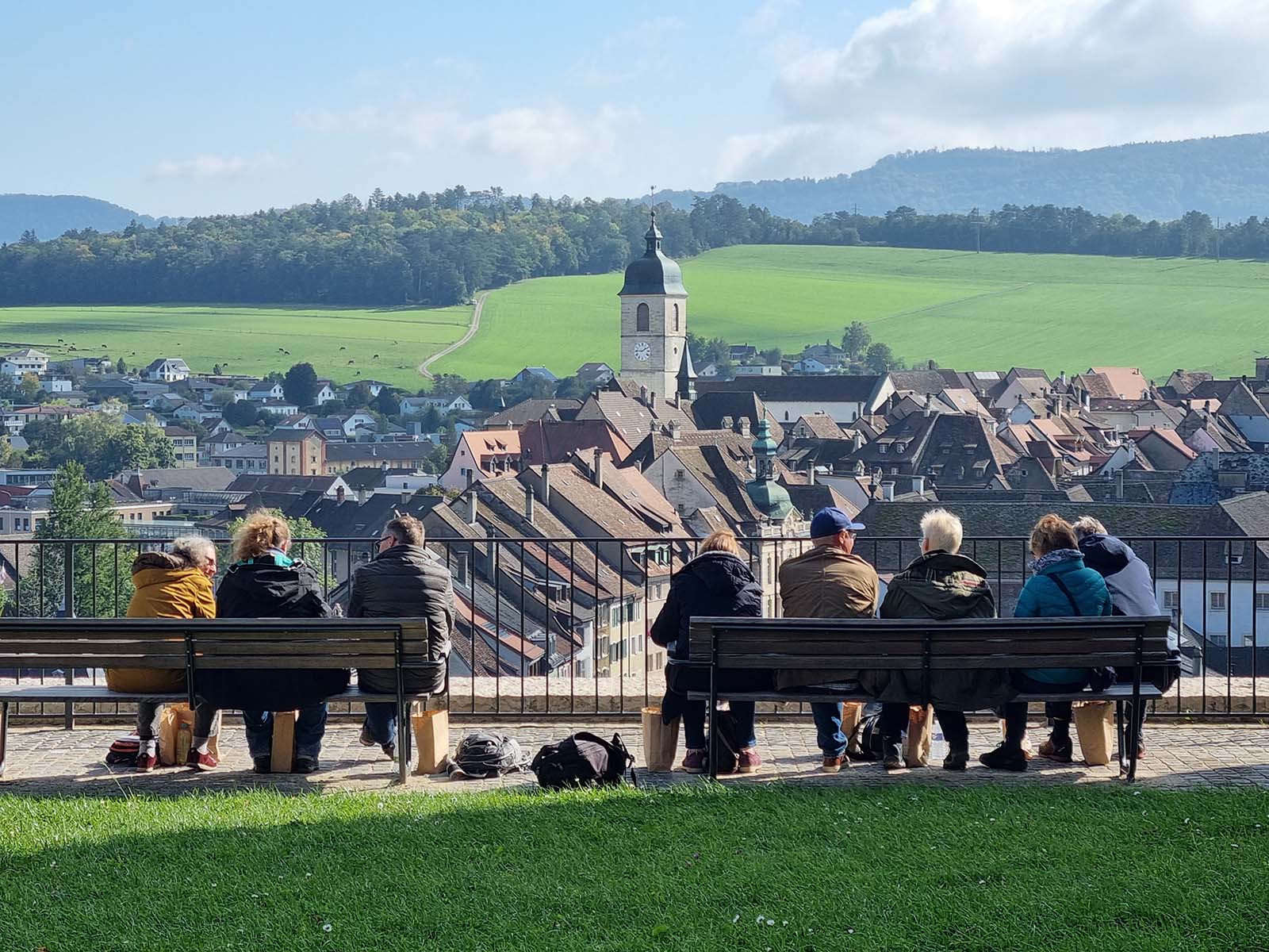 Picknick auf dem Schlosshügel von Porrentruy.