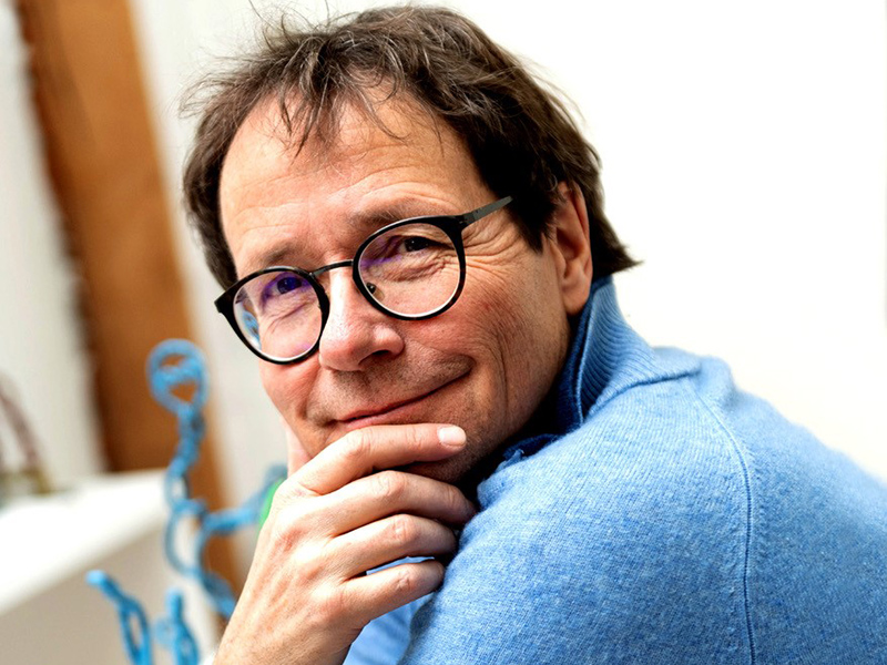 Der Höngger Künstler Adrian Bütikofer gestaltet den Taufbaum für den Kirchenkreis zehn.